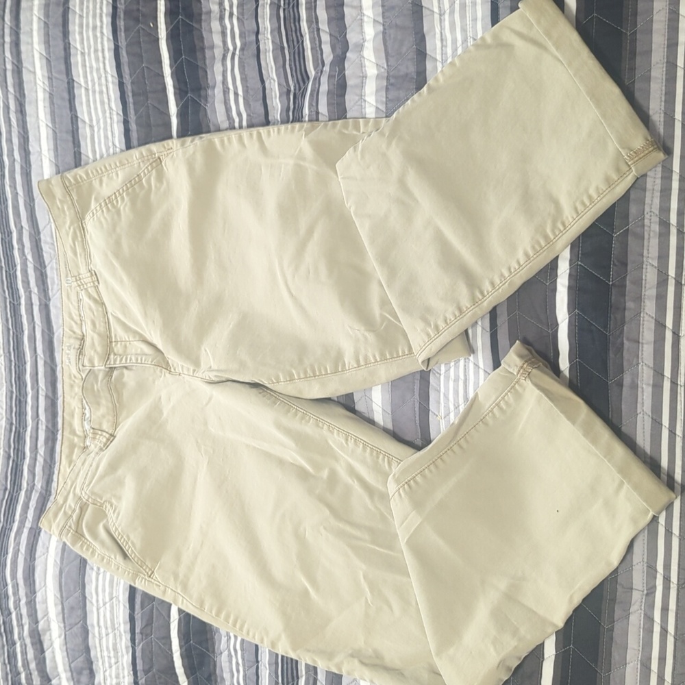 Women's khaki capris